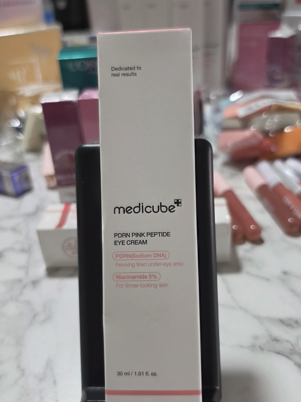 Medicube PDRN Pink Peptide Eye Cream - Pink